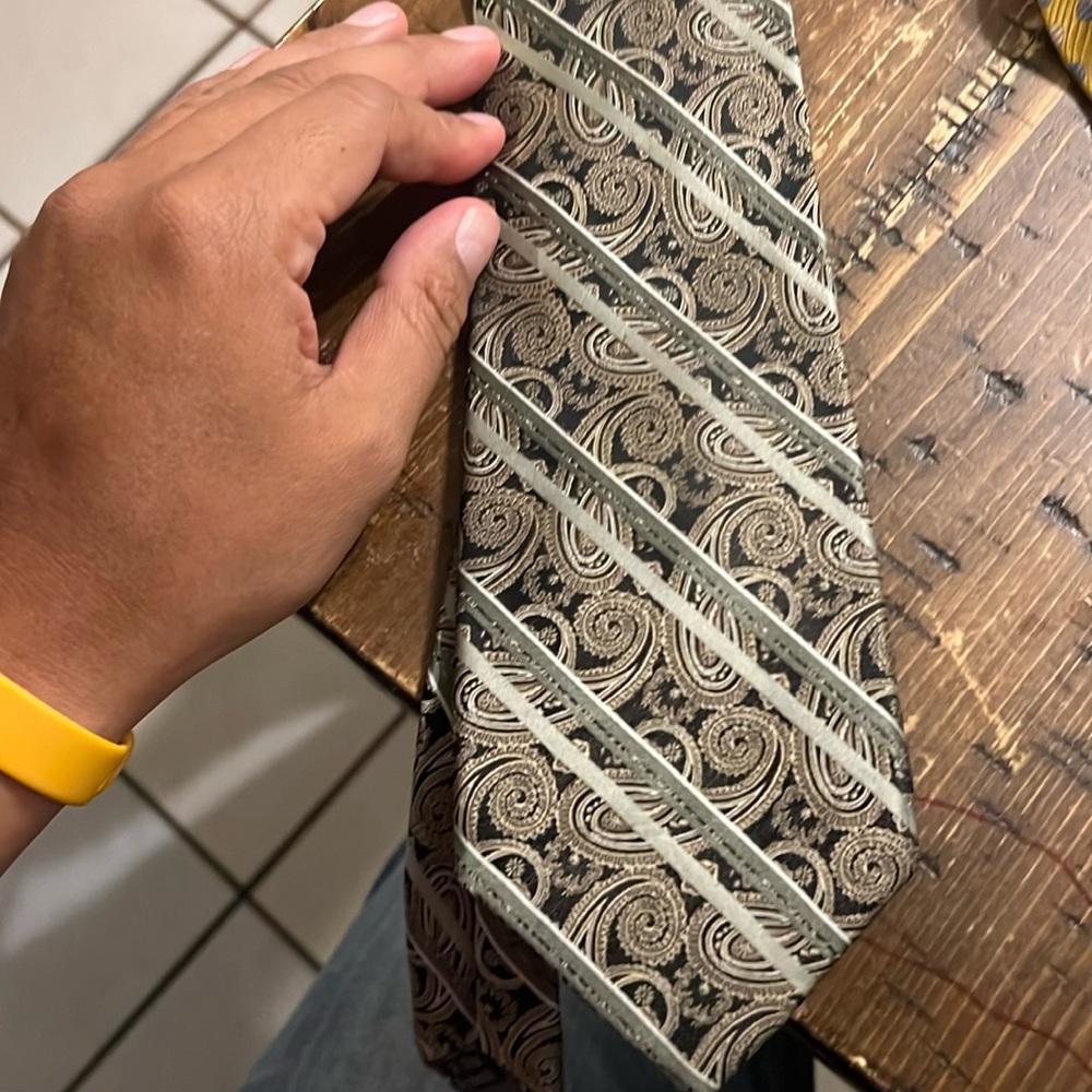 Silk tie